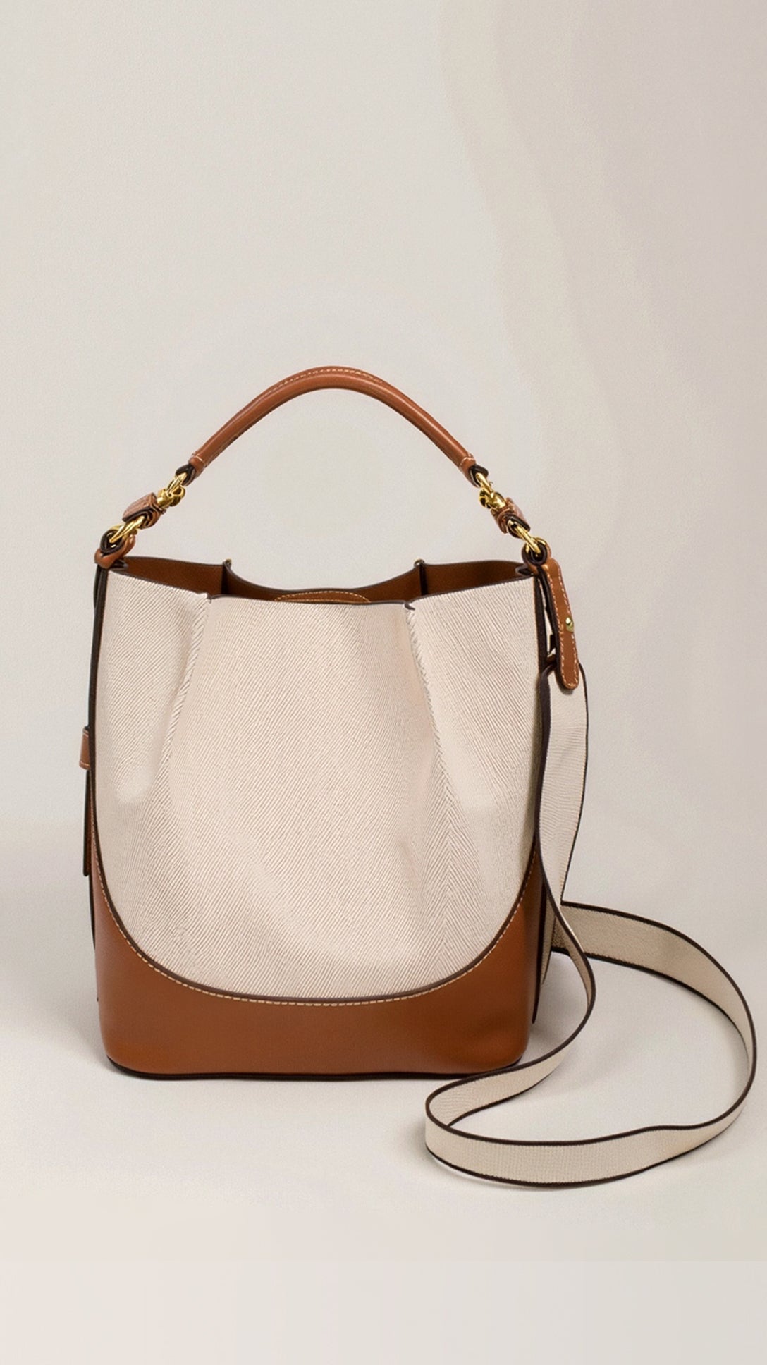 Black Leather Bucket Bag with Gold Hardware – Spacious and Stylish Design 2