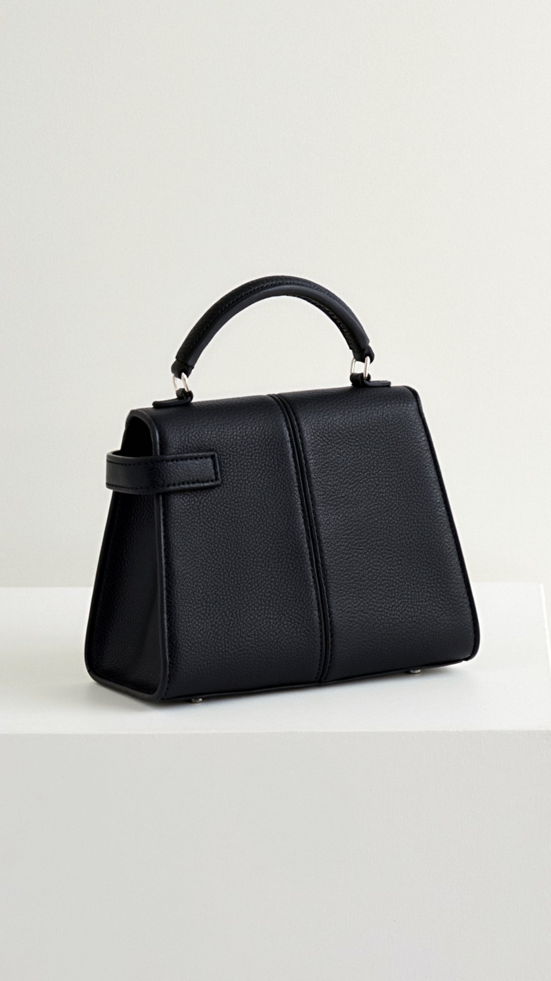 Structured Handbag in Premium PU Leather with Twist Lock Closure – Elegant Top Handle Bag for Versatile Style 1