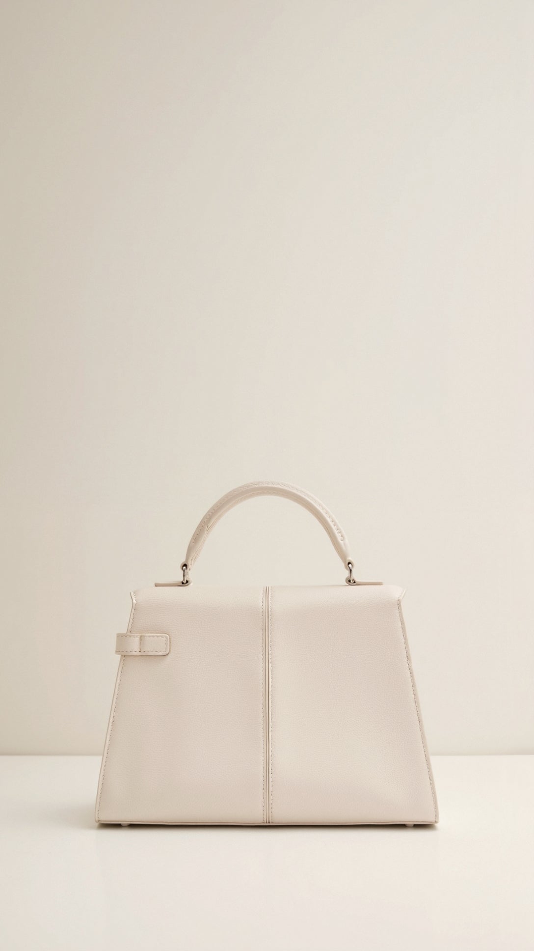 Structured Handbag in Premium PU Leather with Twist Lock Closure – Elegant Top Handle Bag for Versatile Style 7